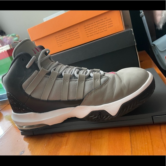 Jordan’s never worn off basketball court only worn a couple times - Picture 5 of 5